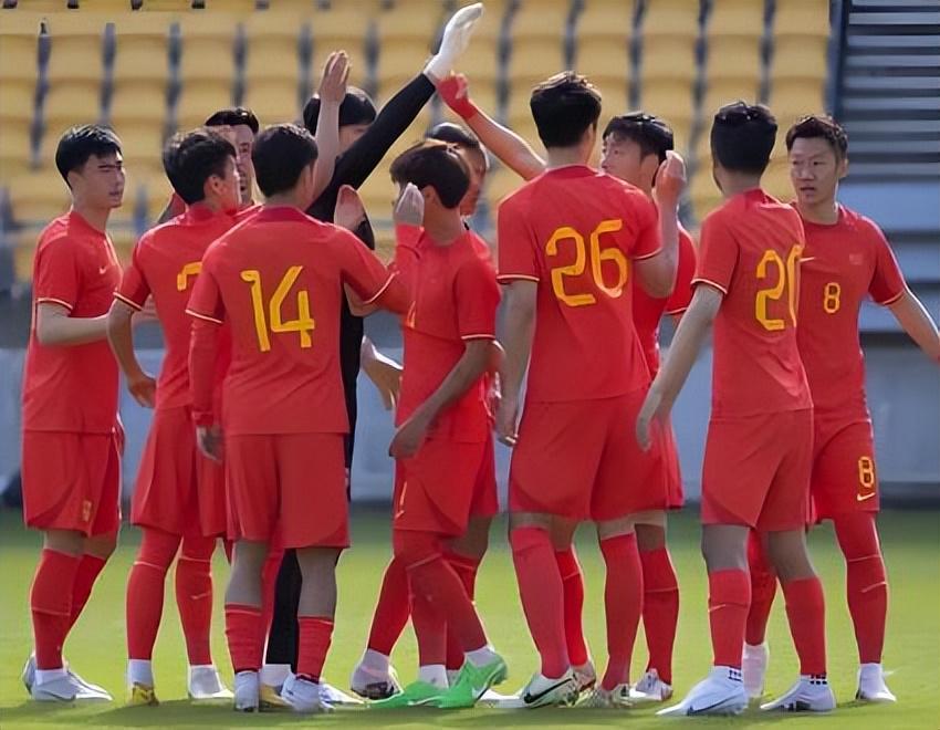 开云品牌-意外！吾米提江为何刚加盟上港一个赛季，魏震就直接沦为板凳球员