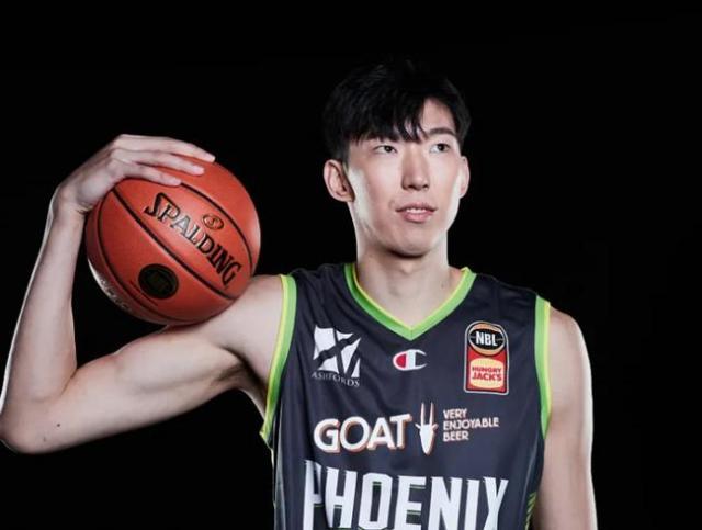 开云中文官网-周琦季前赛首秀可圈可点 积极融入球队拥抱新生活