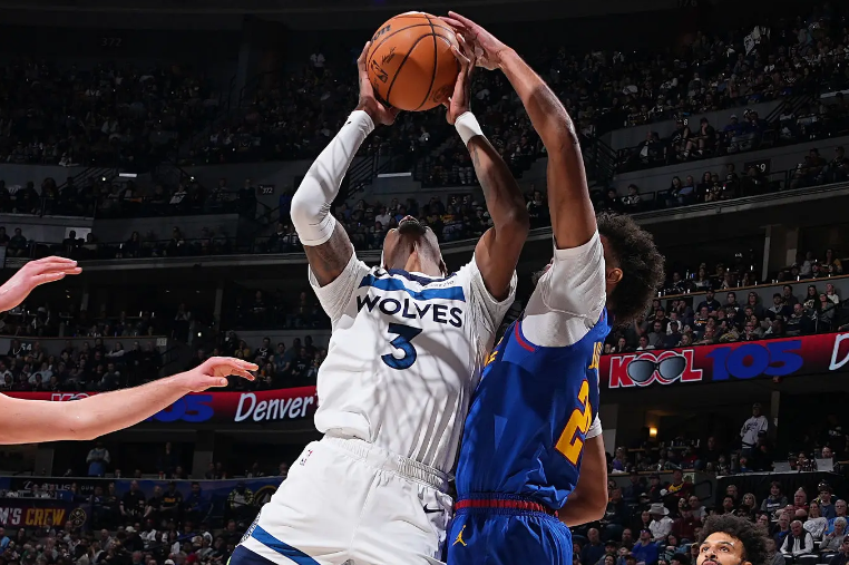 开云中文官网-中距离稳定性远超预期，森林狼锋线大闸本赛季的进步有目共睹？